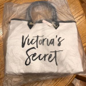 NWT White Victoria’s Secret Bag